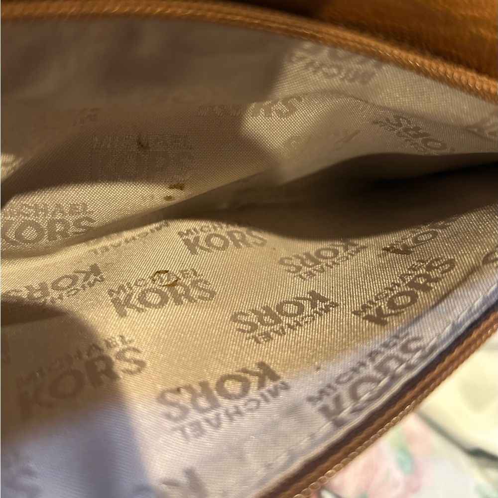 Michael Kors NWT Tan / Brown Crossbody bag with EUC Michael Kors wallet - Picture 10 of 11